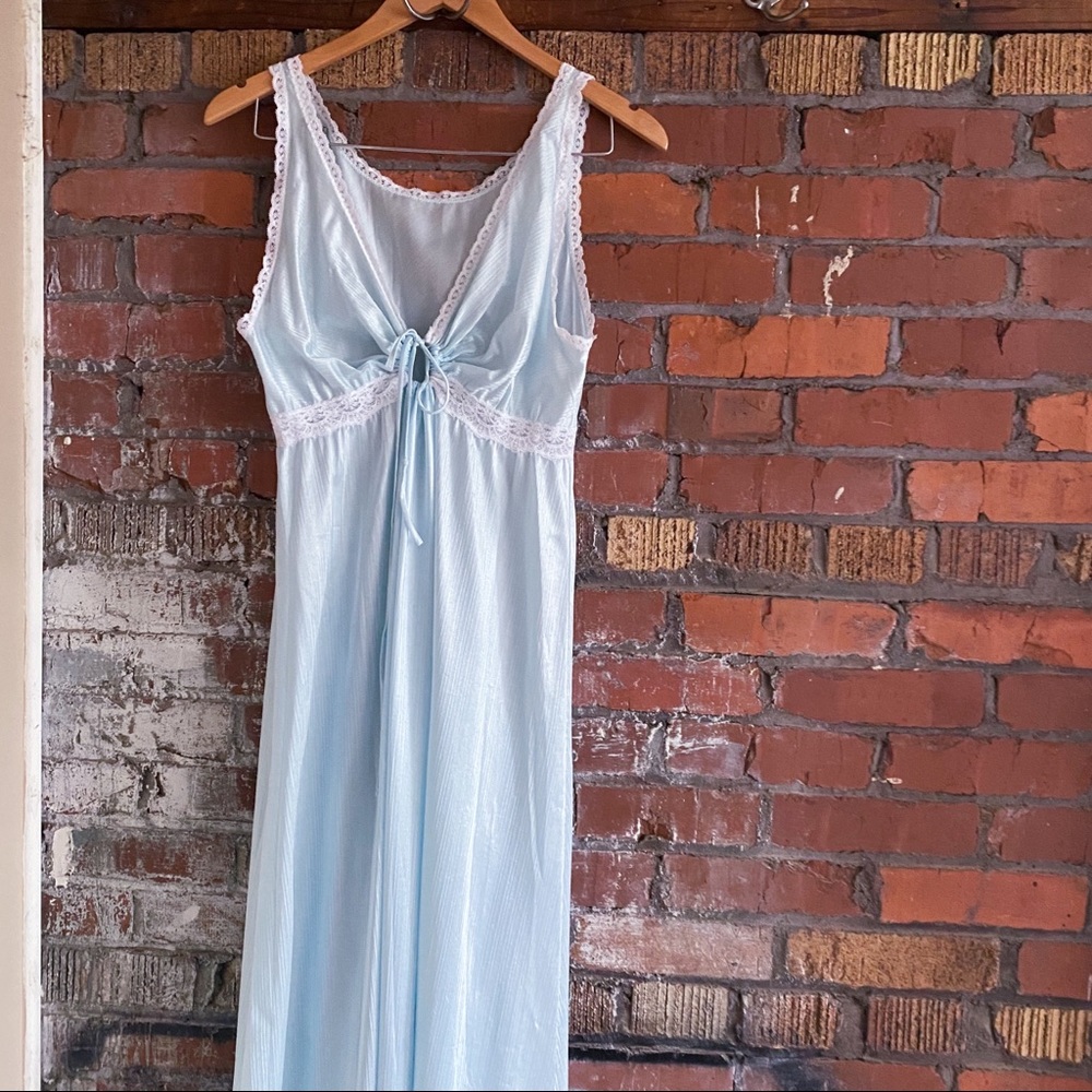 Vintage Miss Elaine Baby Blue Full-Length Neglige with Keyhole and Empire Waist